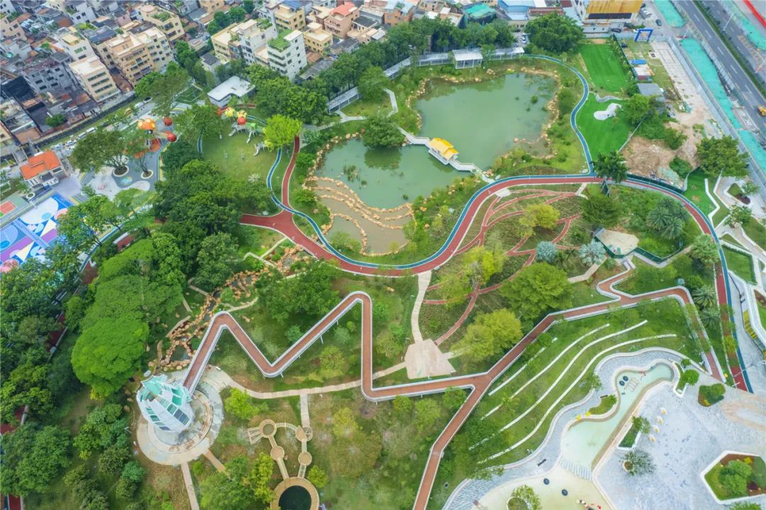 南海首个!最大儿童公园来了!2000㎡戏水区,彩虹滑梯免费玩!