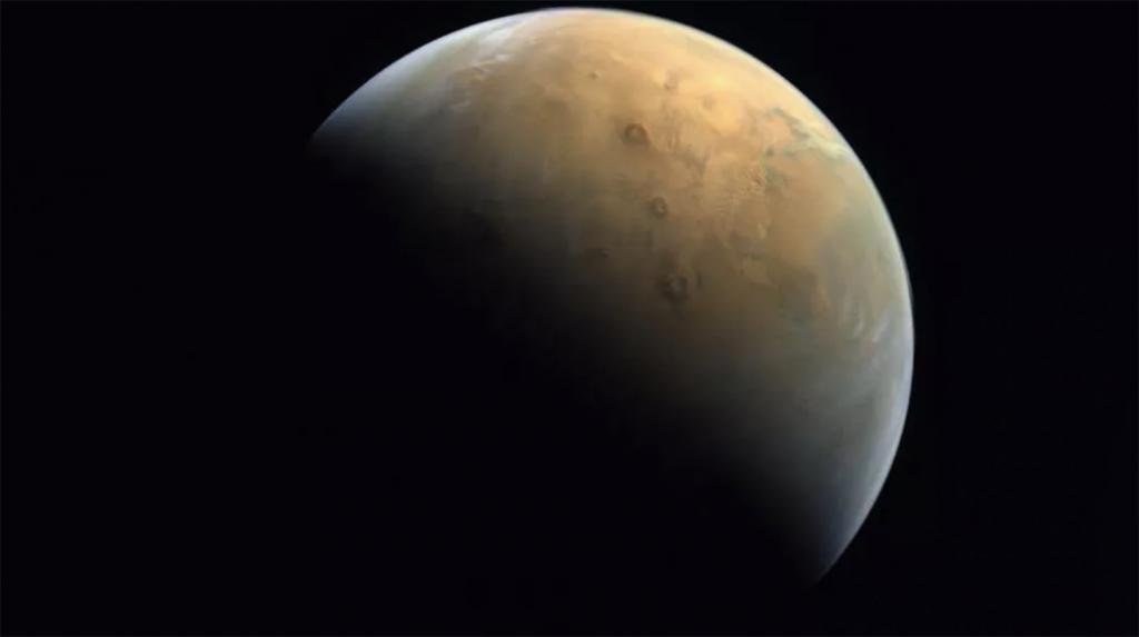 阿联酋探测器发回第一张火星照片