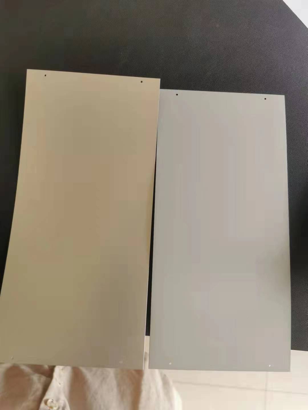 不锈钢件喷砂前后对比