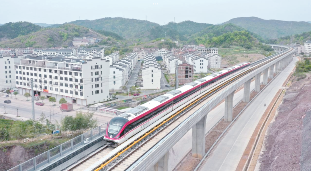 金义东轨道交通试运营准备与横店明清宫站特色揭秘