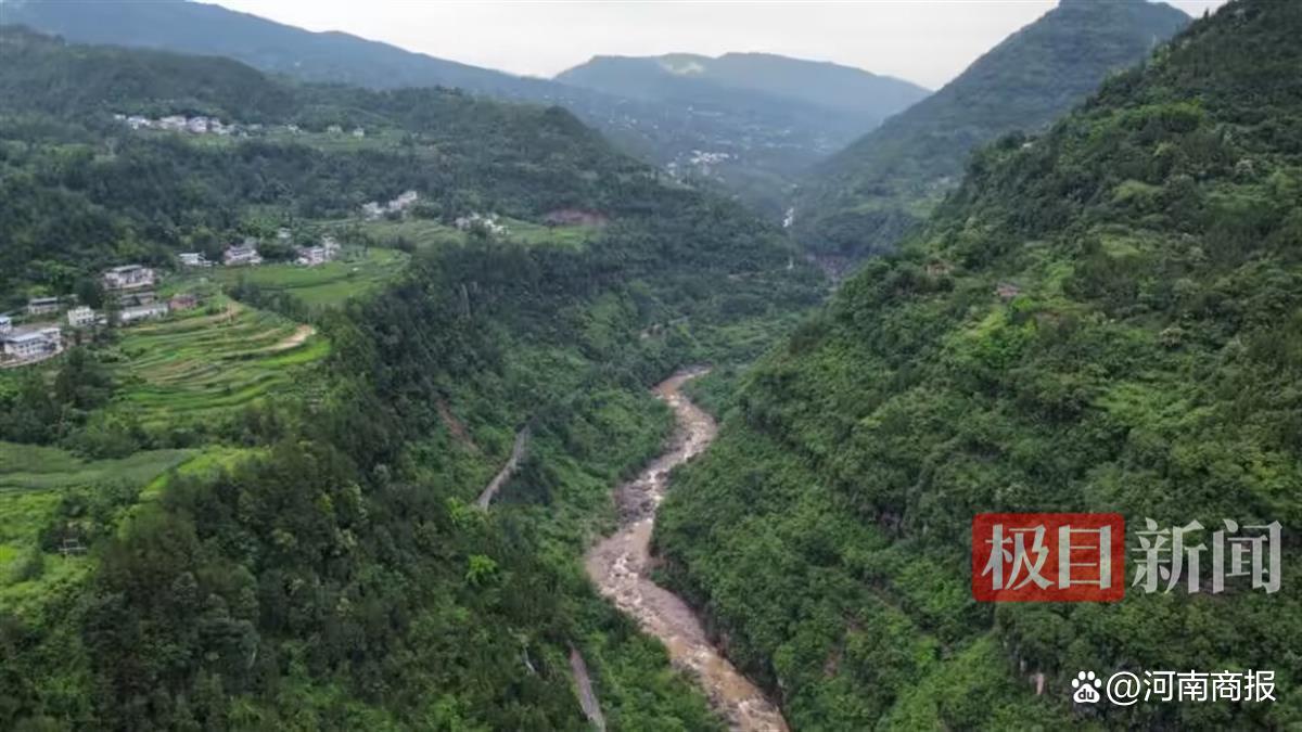 被巨石砸中的“渝A97G82”：6名遇难者中有人刚过15岁生日