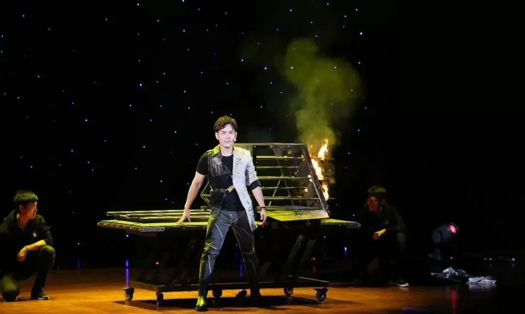 太棒了这位望城魔术师今天将上春晚