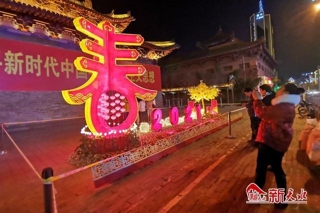 景观彩灯亮化美化城市 营造节日氛围