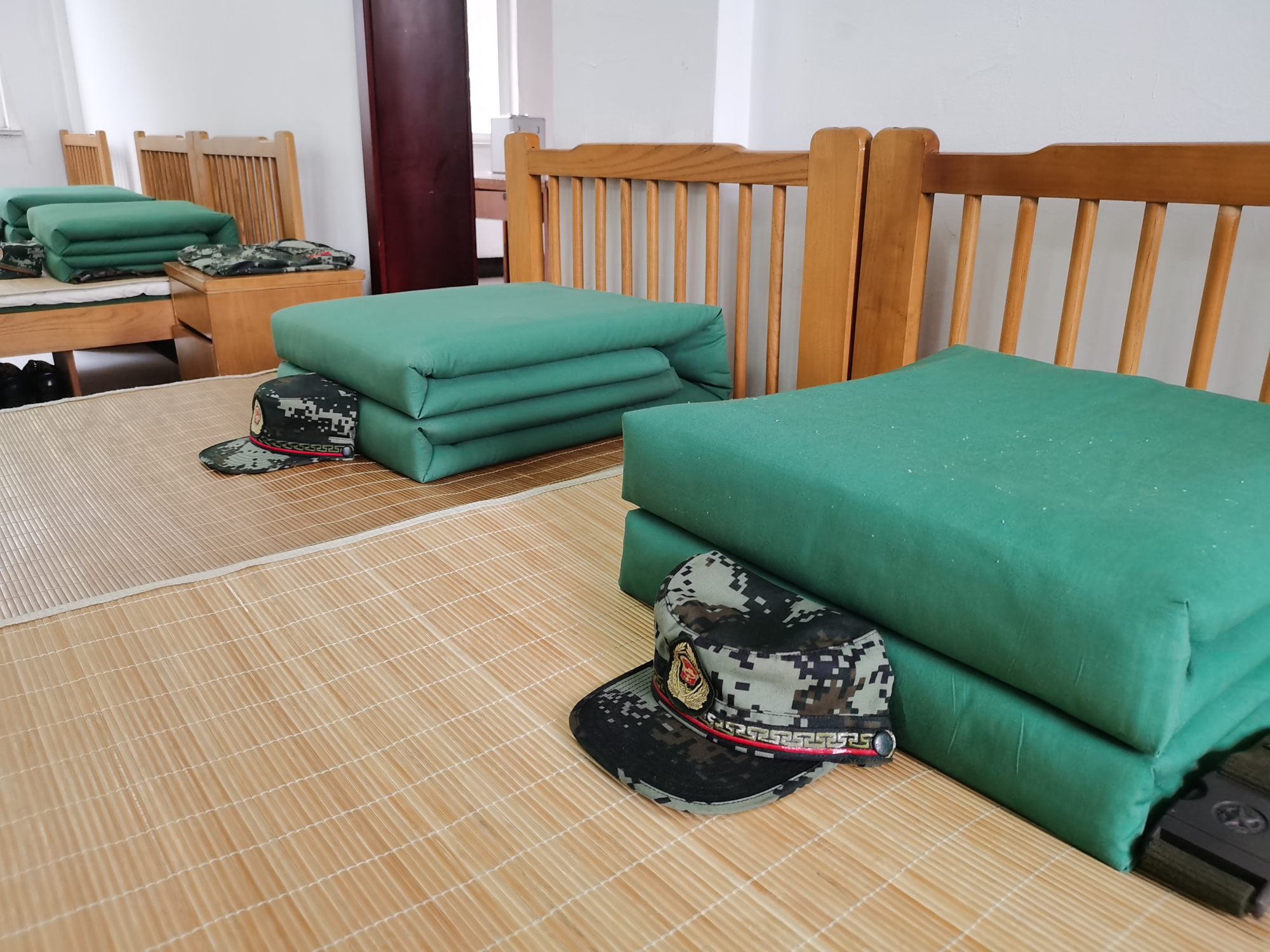 中美俄越四国军营宿舍对比,军人的差距从这方面看就显而易见