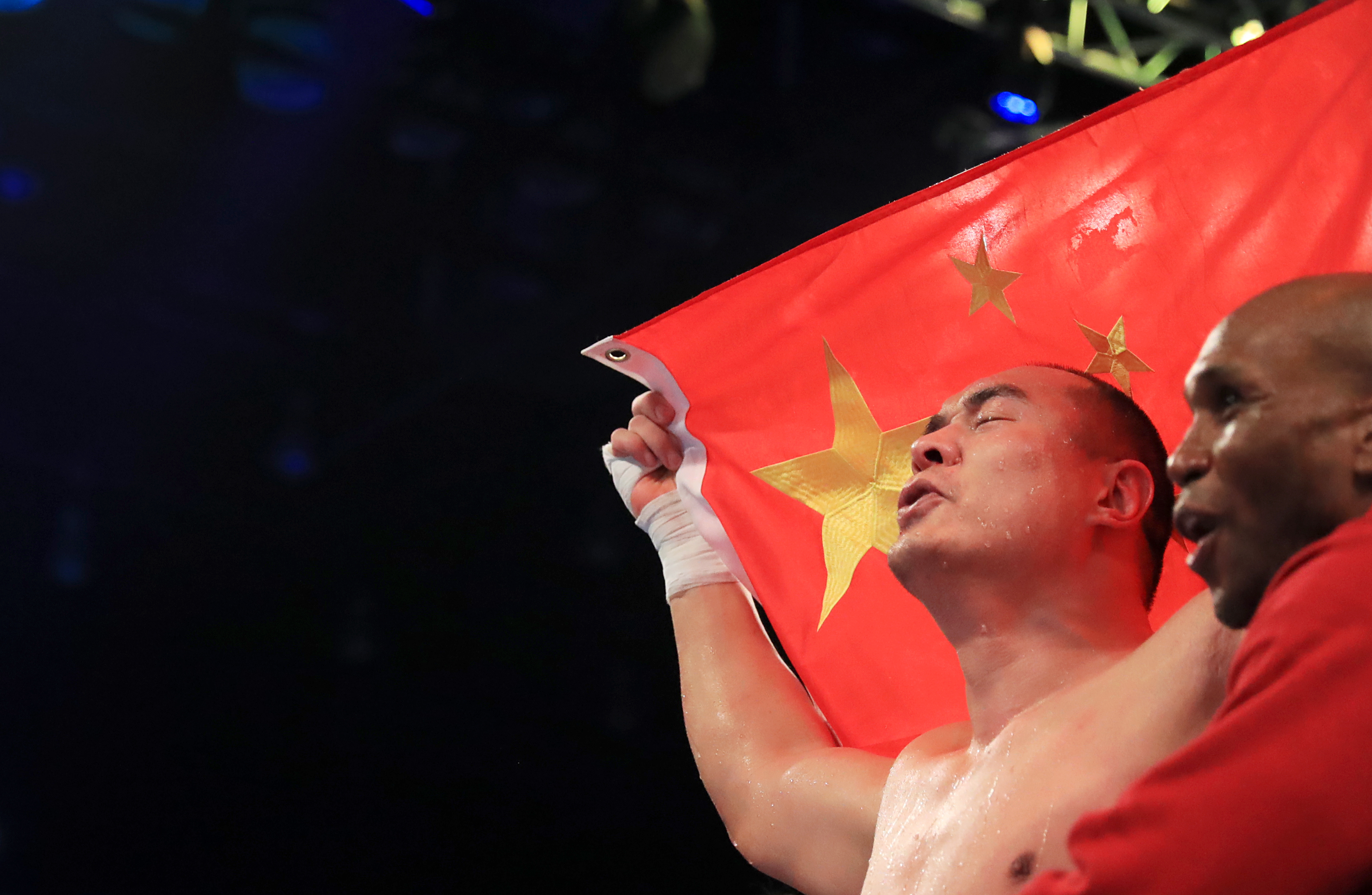 重拳出击 张志磊获wbo过渡拳王金腰带