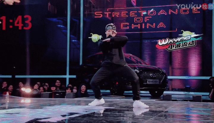 第一季的亮亮,出场的时候更像是一个街舞素人,低调谦虚,执着于自己