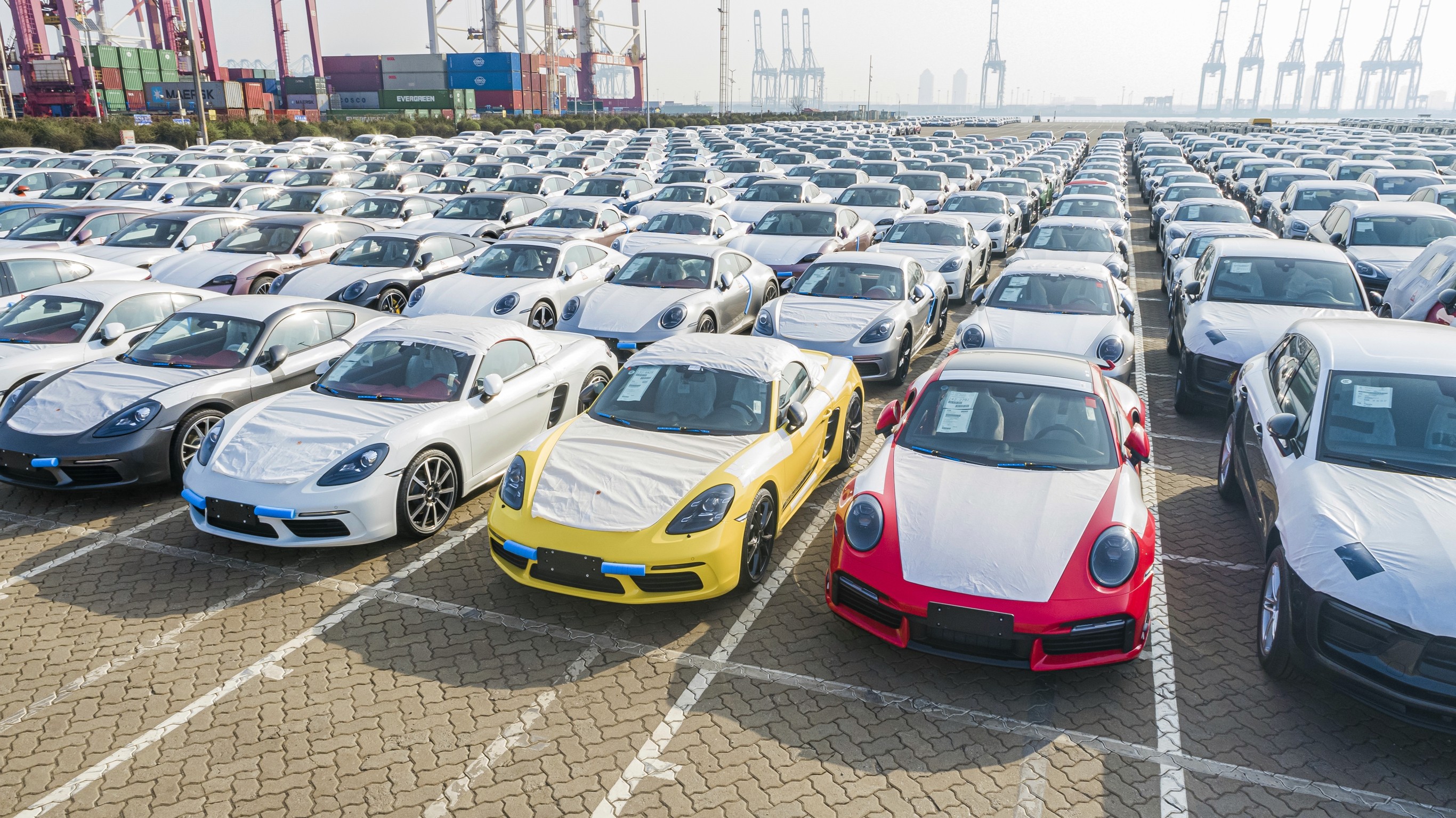 清明期间大批进口商品车集中到达天津港,含数十款世界名车