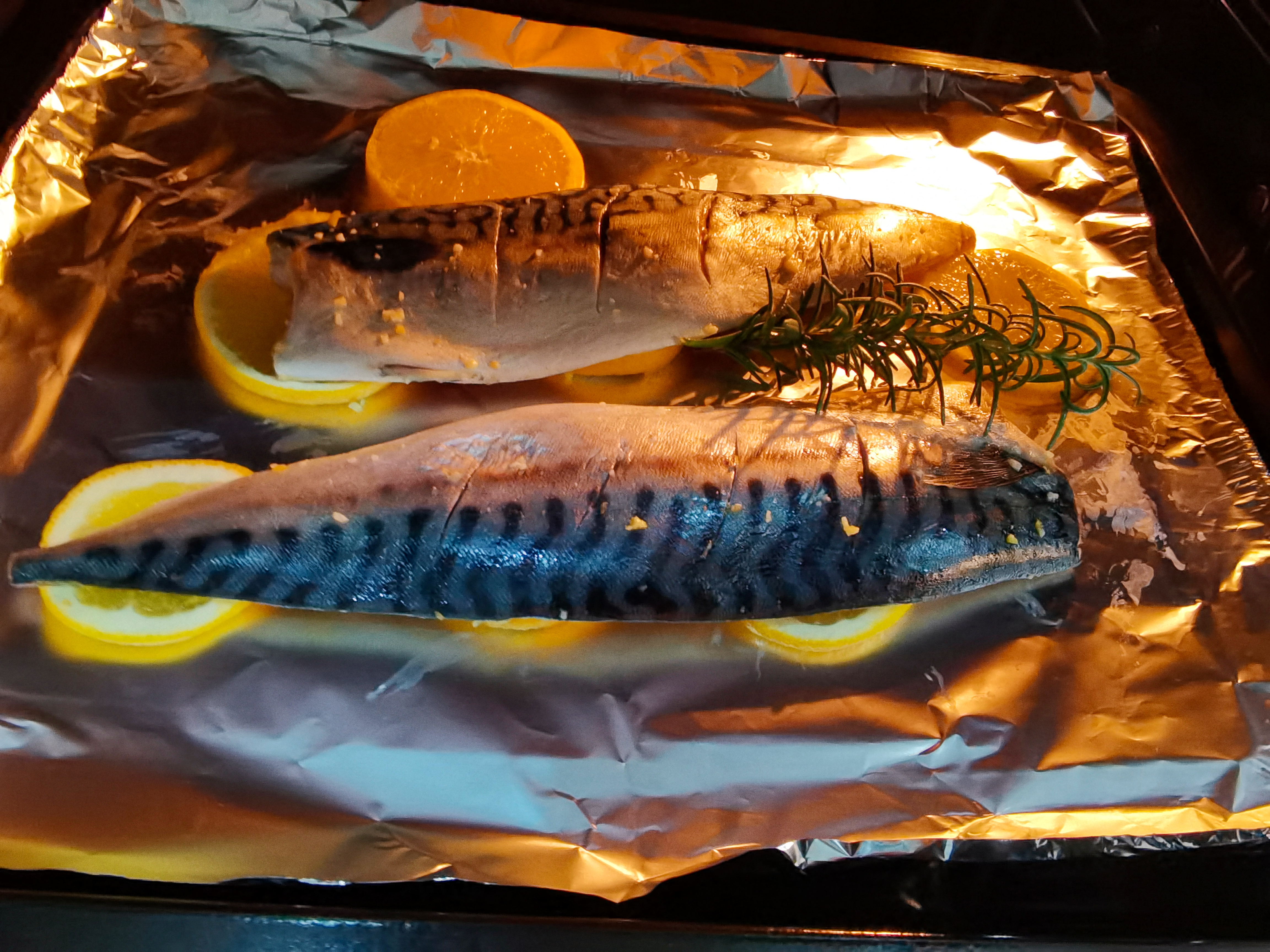 餐桌上的新"食尚",无油烤橙香青花鱼,鱼皮脆香,鱼肉果香浓郁