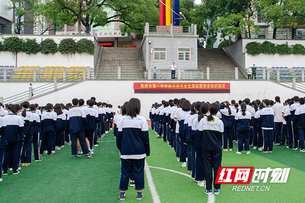 株洲市一中:手牵手积极消防演练 心连心构建和谐校园