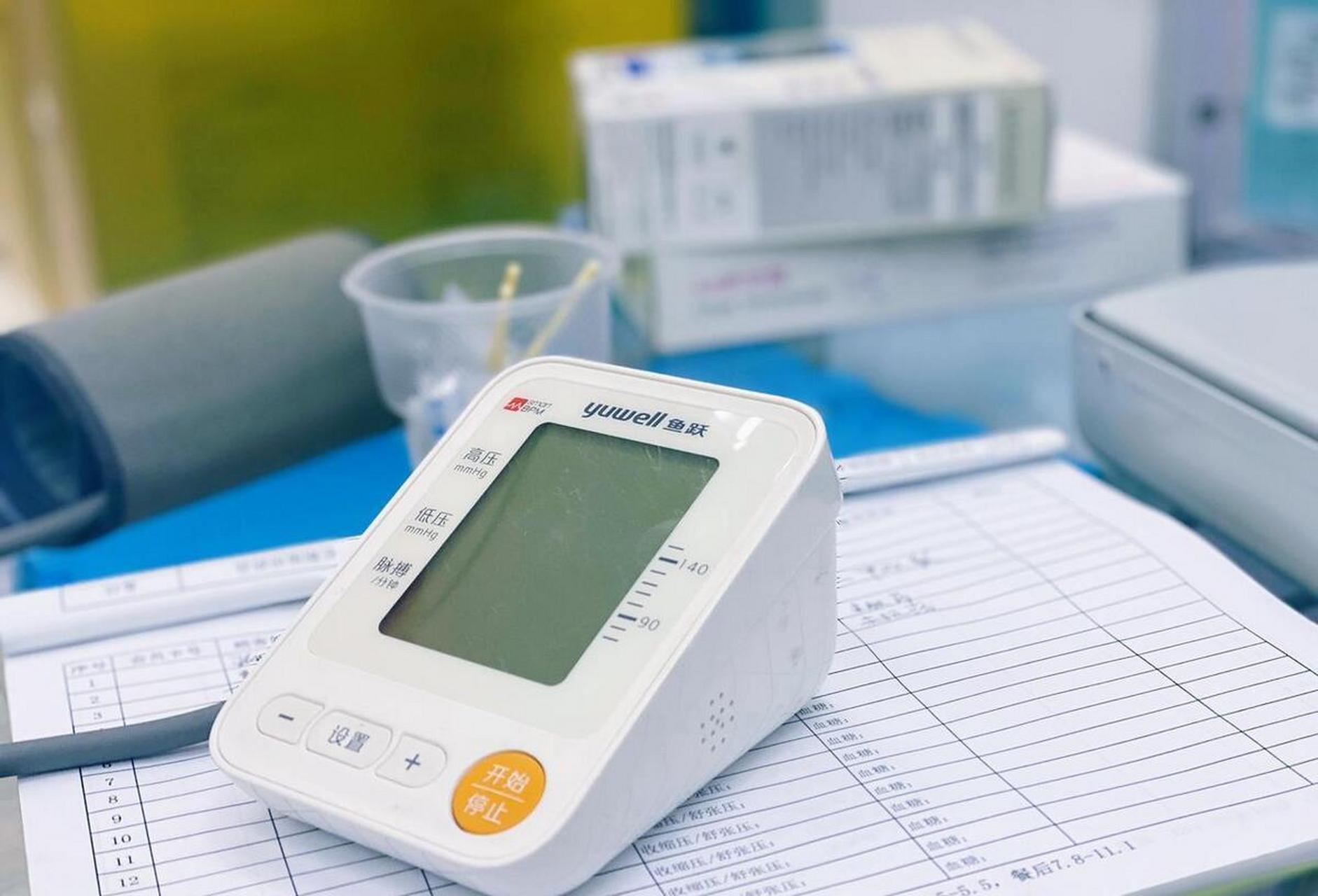 缬沙坦属于血管紧张素2受体拮抗剂(arb)类的降压药物,这类的药物作用