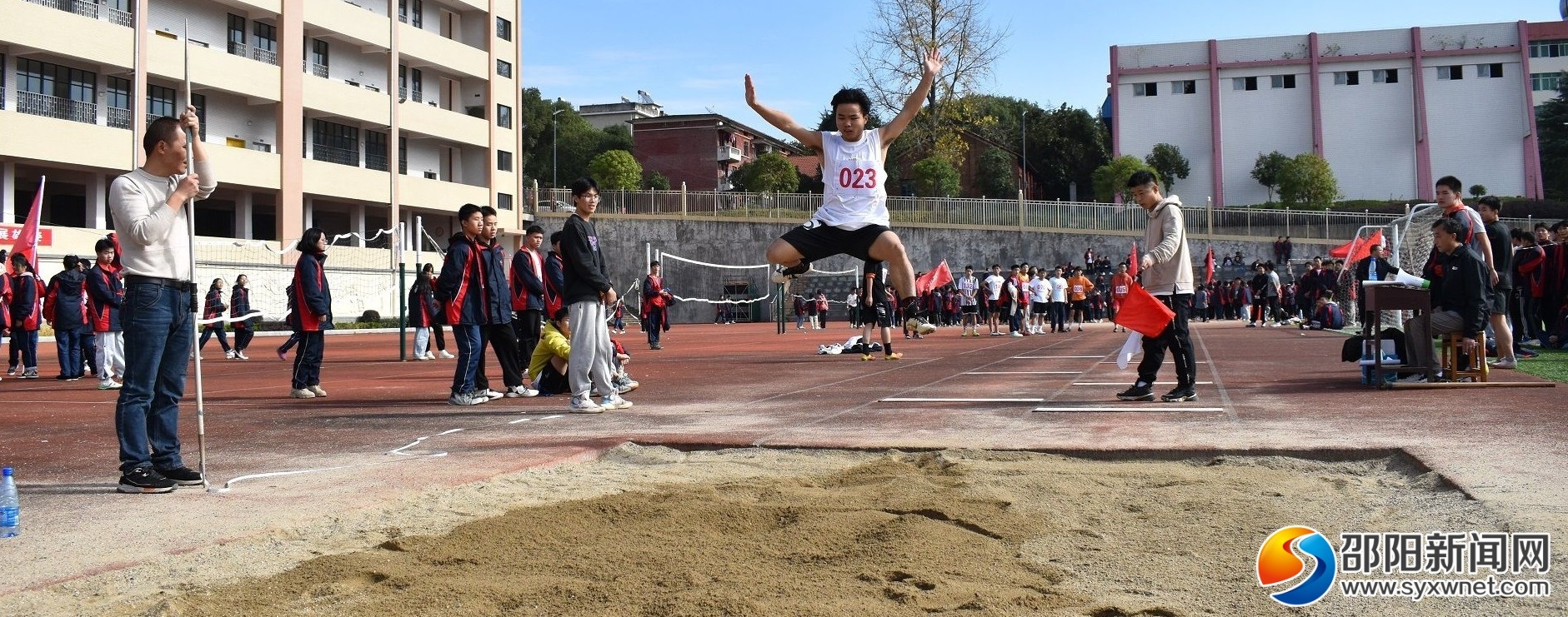 隆回县第二中学举行冬季田径运动会