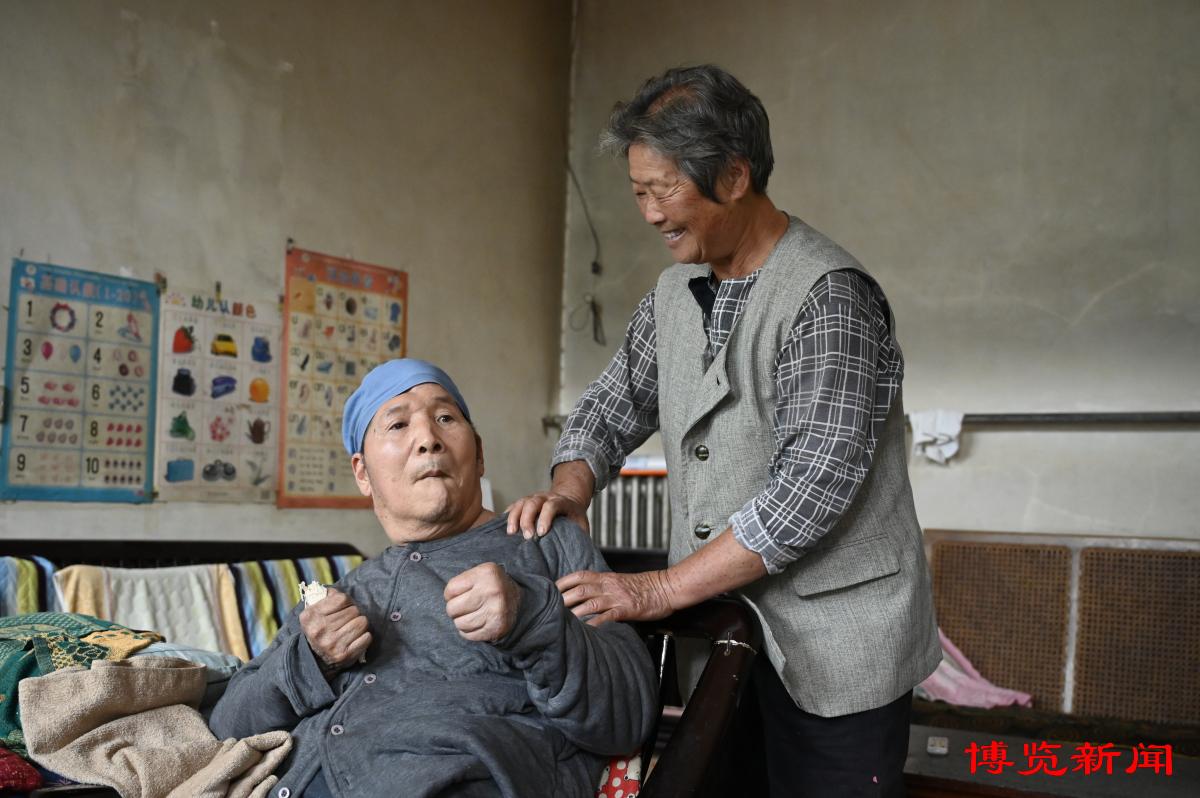 "山东好人"高秀英:5000日夜妻子用爱照顾"植物人"丈夫