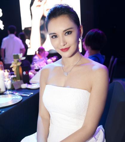 从当红演员到星座女神,莫小棋的跨界背后究竟隐藏了什么秘密