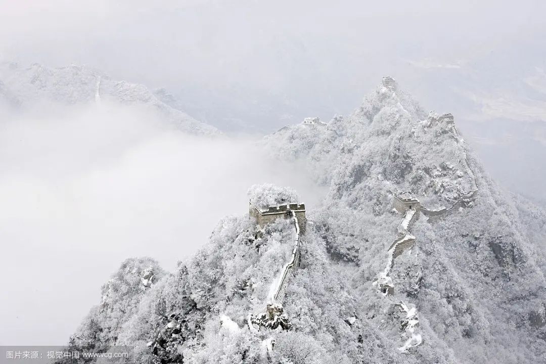 寒英 昨宵天意聚回复, 繁阴一布飘寒英.