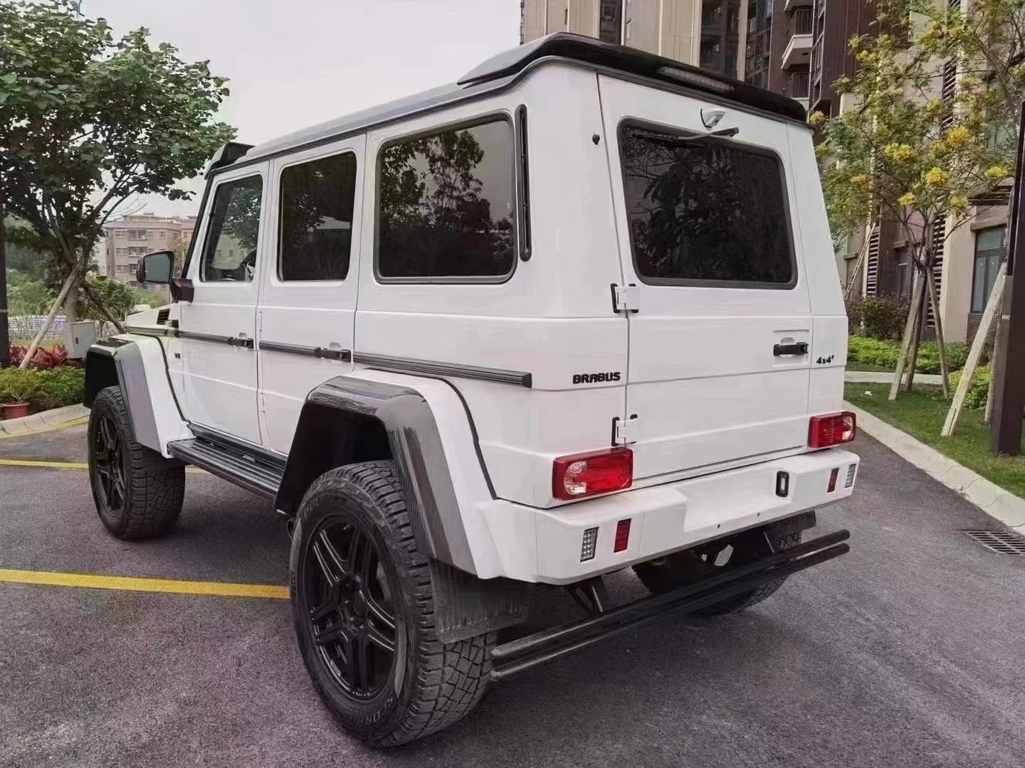 17年奔驰巴博斯g500 4x4全款125万,有着地表最强suv车型的称号
