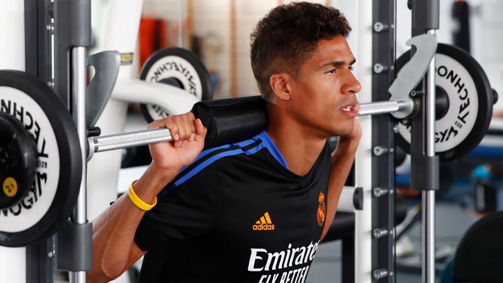 拉斐尔·瓦拉内转会曼联 与皇马就费用事宜达成一致