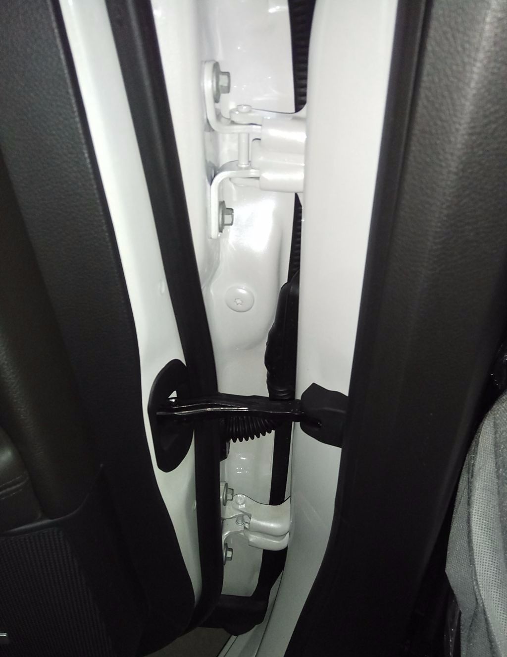 Detalle de montaje OEM A 000 720 04 16 para cabina