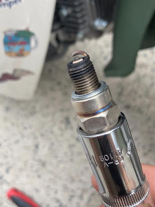 宗申发电机火花塞什么型号是个轿车通用吗?