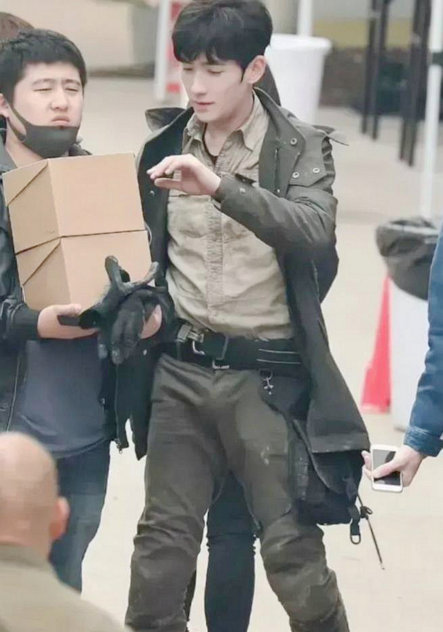 朱一龙裤子"亮点"在收藏