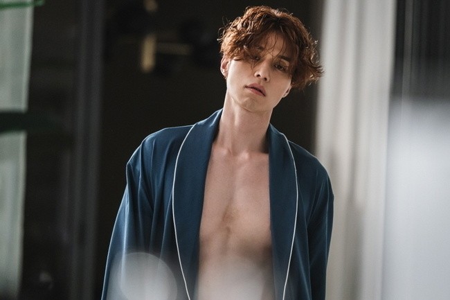 《九尾狐传》李栋旭剧照腹肌曝光!感谢大家说九尾狐和我外型很配
