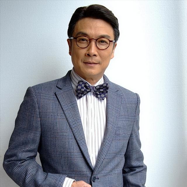 74岁刘松仁近照曝光体形消瘦,老友李立群来港探望,乐得像个孩子