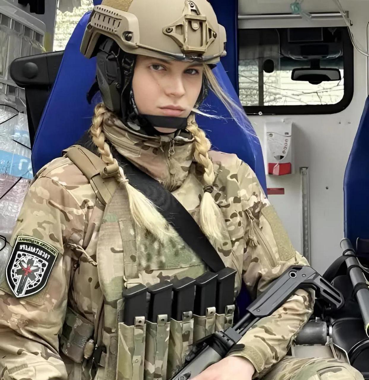 一位性感的乌克兰女狙击手奥尔尼琴科因为在社交媒体上表现得过于猖狂