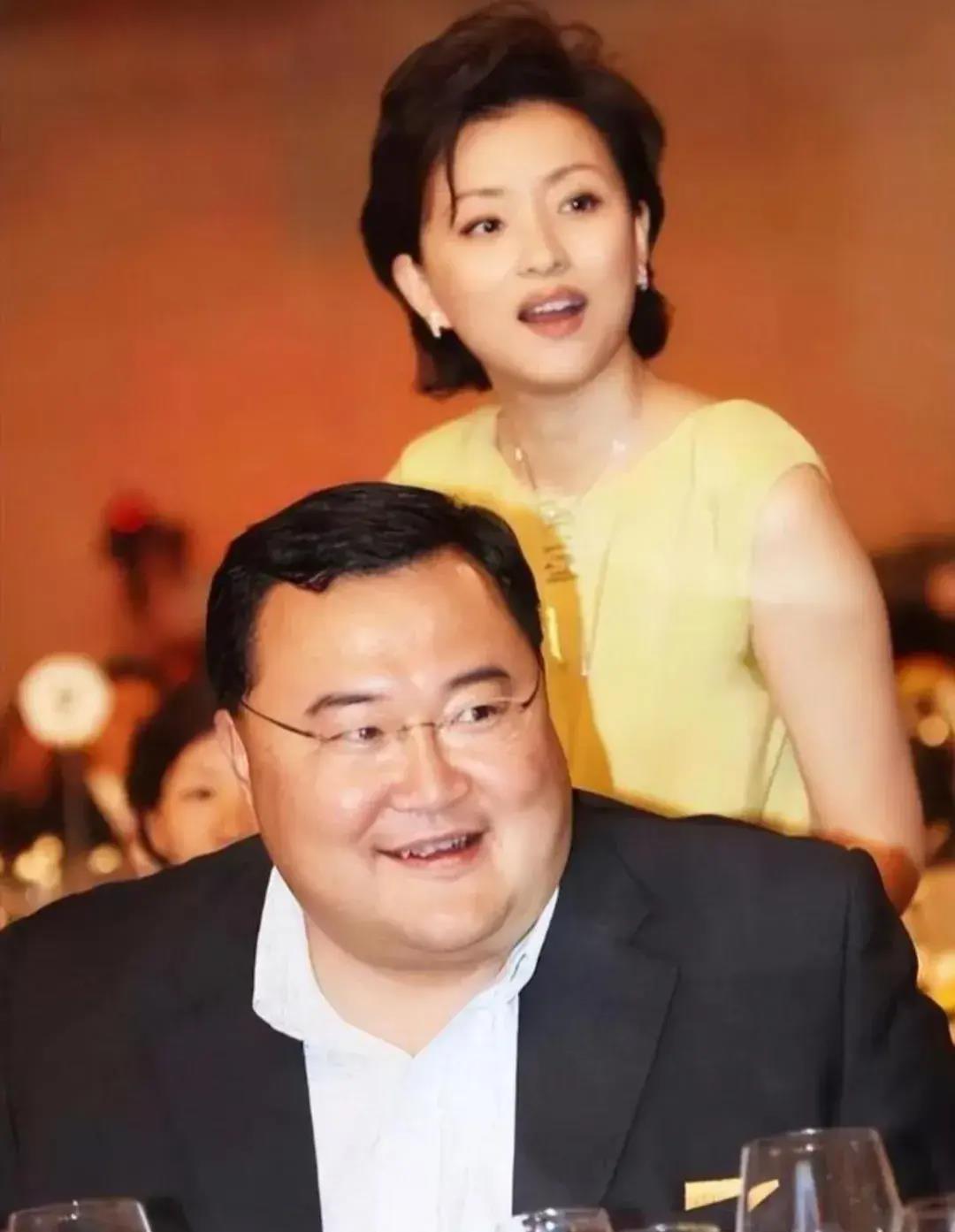 假学历,假豪门,从头假到脚?"央视名嘴"杨澜丈夫遭全网质疑?