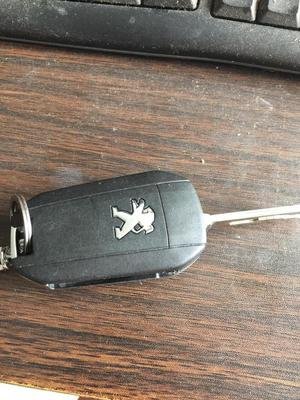标致408车钥匙如何更换电池?