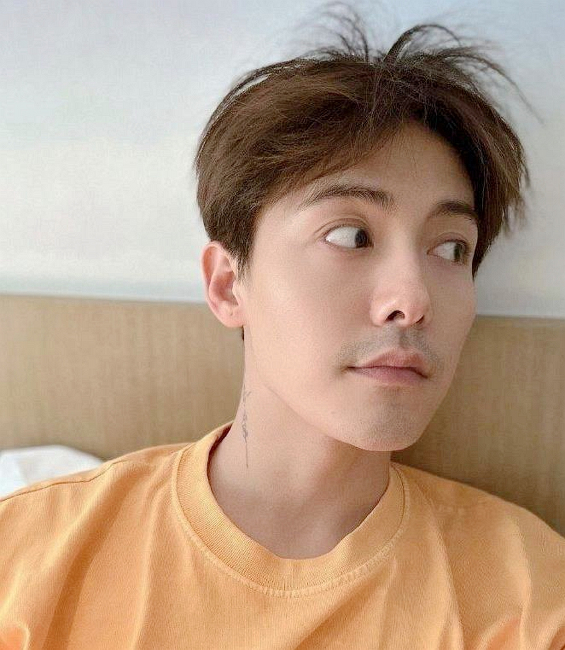 马天宇一个星期不做造型头发真长了,还好快.