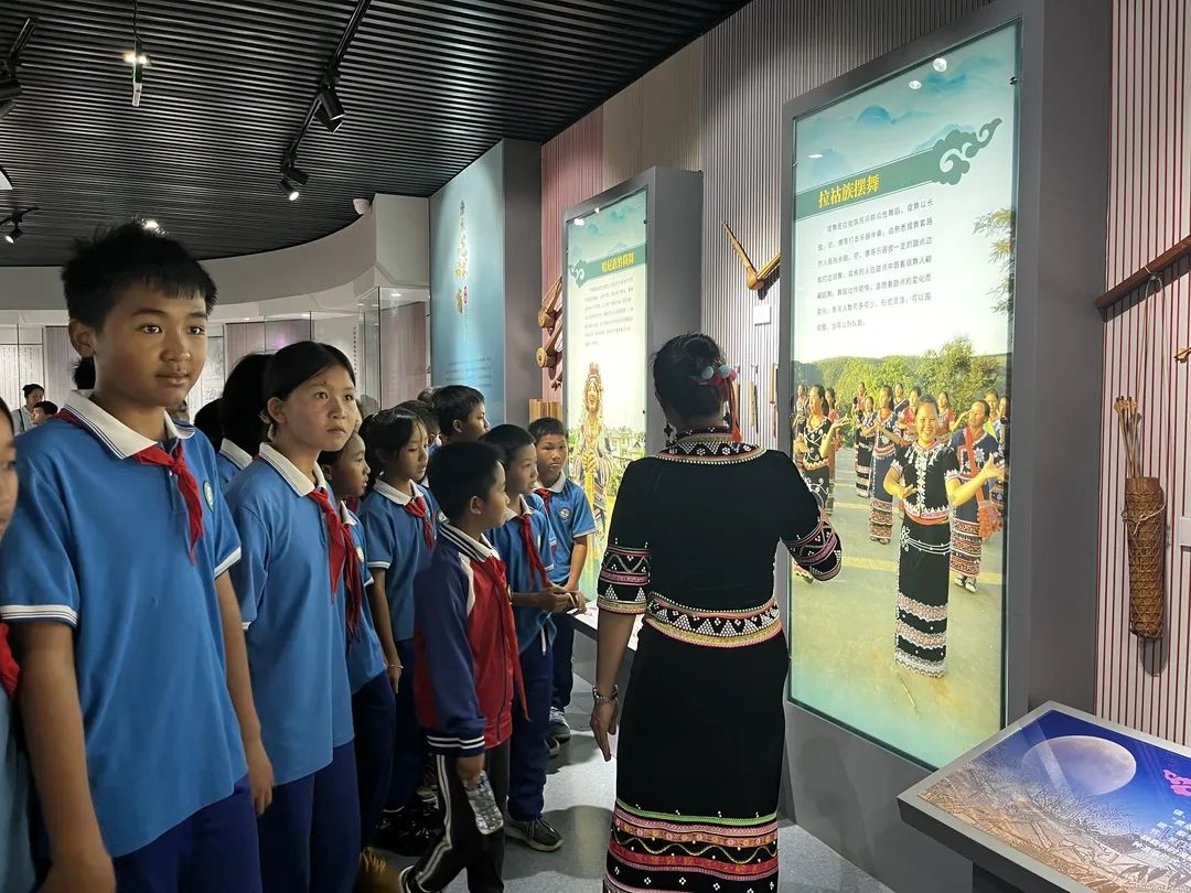 孟连县开展"六·一 放飞小小科技梦"系列活动