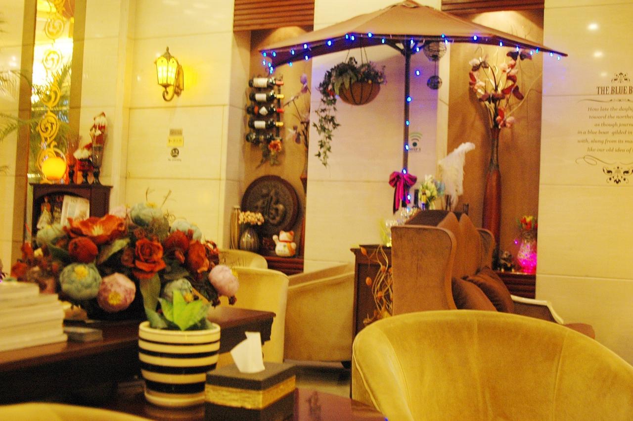 秦霄贤家酒店叫什么?