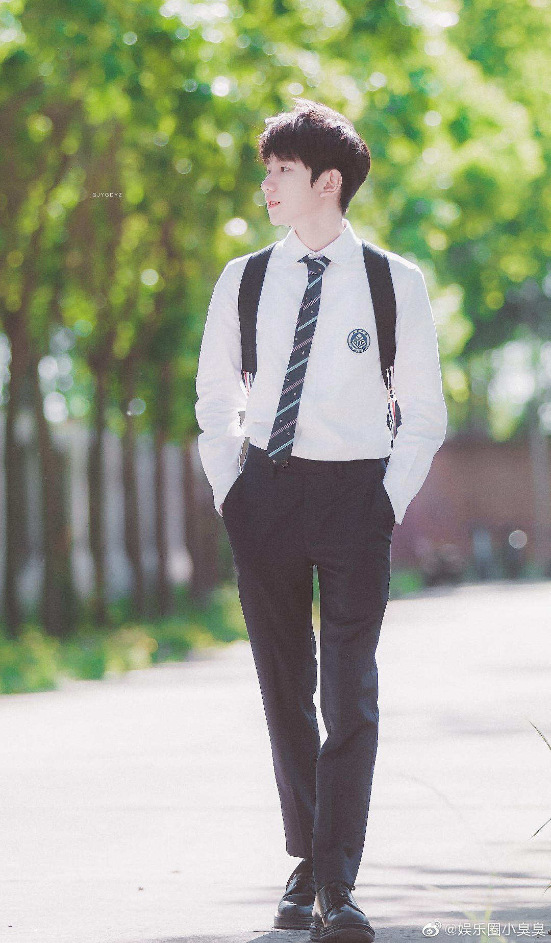 穿校服的王源合集 源学长真帅气