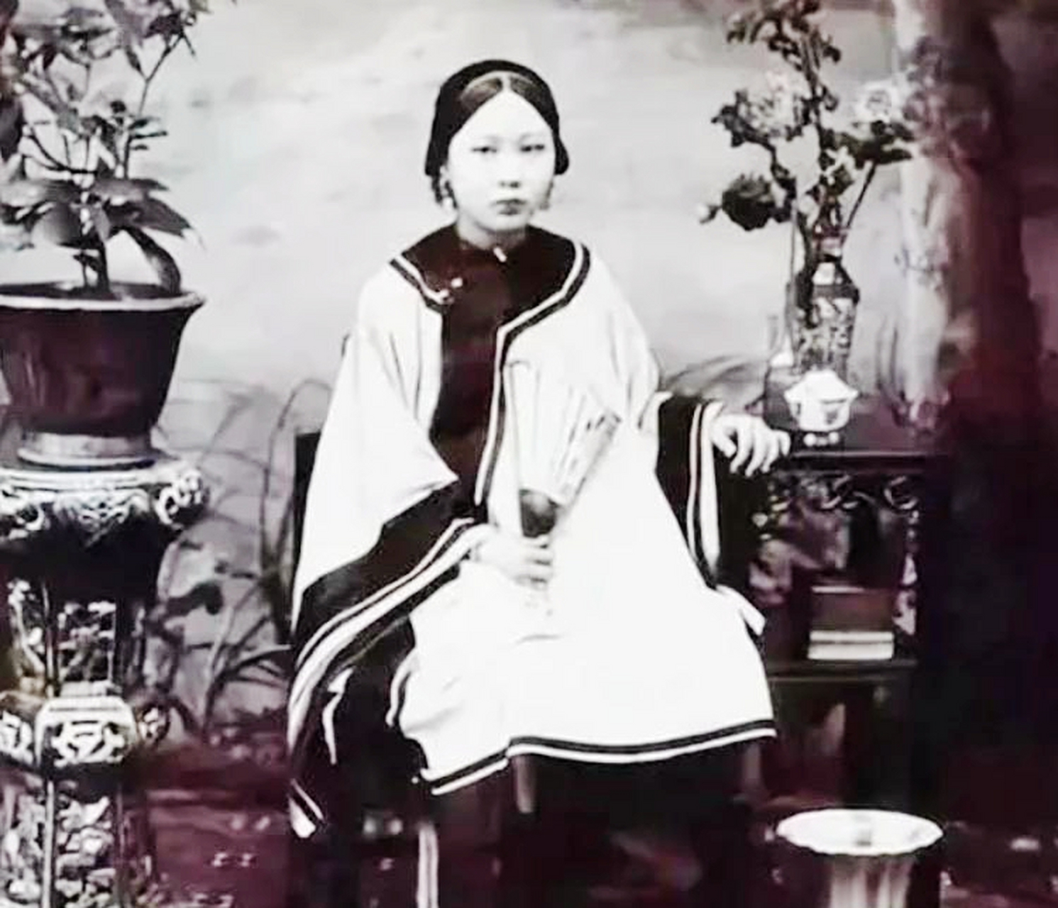 没过多久,树谷就发现了辜鸿铭对女人的小心思.