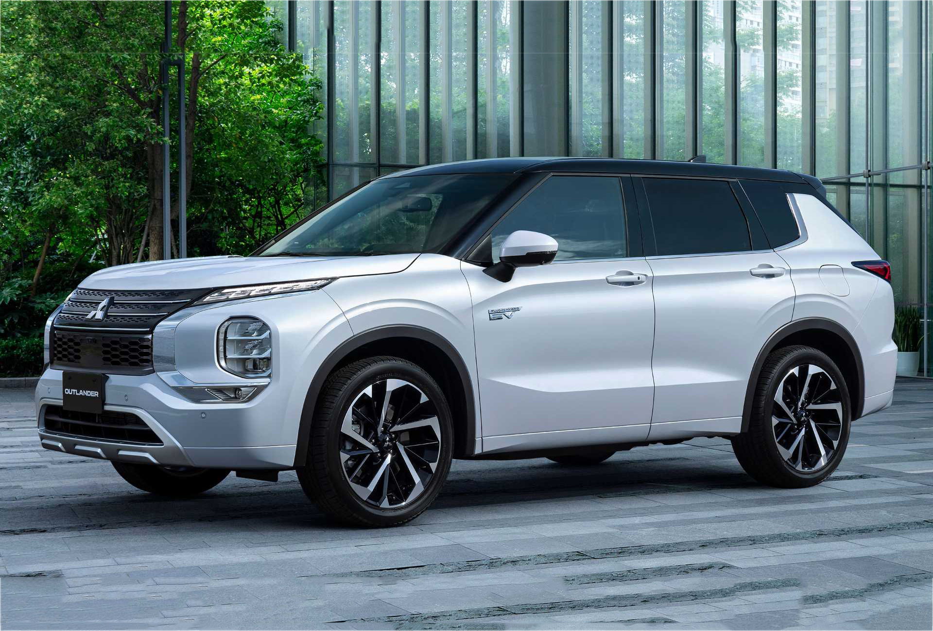 三菱"巅峰之作",全新三菱欧蓝德phev版海外起价合人民币28.5万