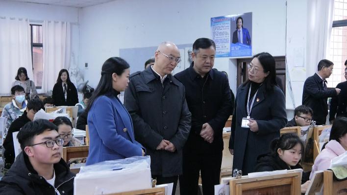 胡吉宏到联系学校调研基础教育高质量发展工作