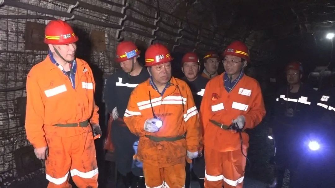 杨巨才在金地赤峪煤矿检查指导工作