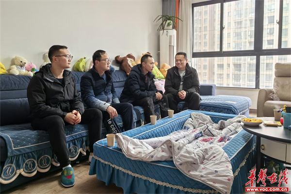 王秋)12月5日,怀化市湖天中学党委副书记唐爱民,纪委书记王秋一行4人