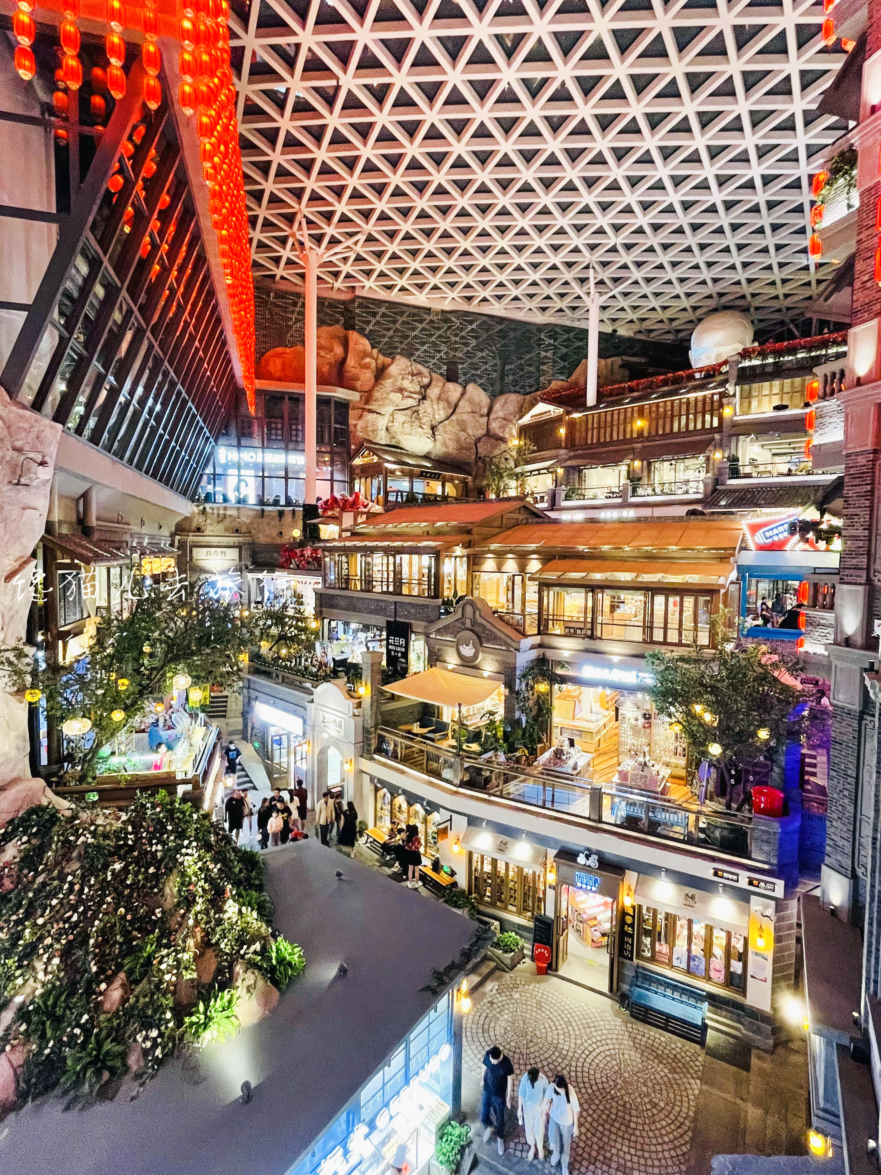 吉林"这有山"商场把重庆洪崖洞搬到室内,冬天逛商场还可以健身