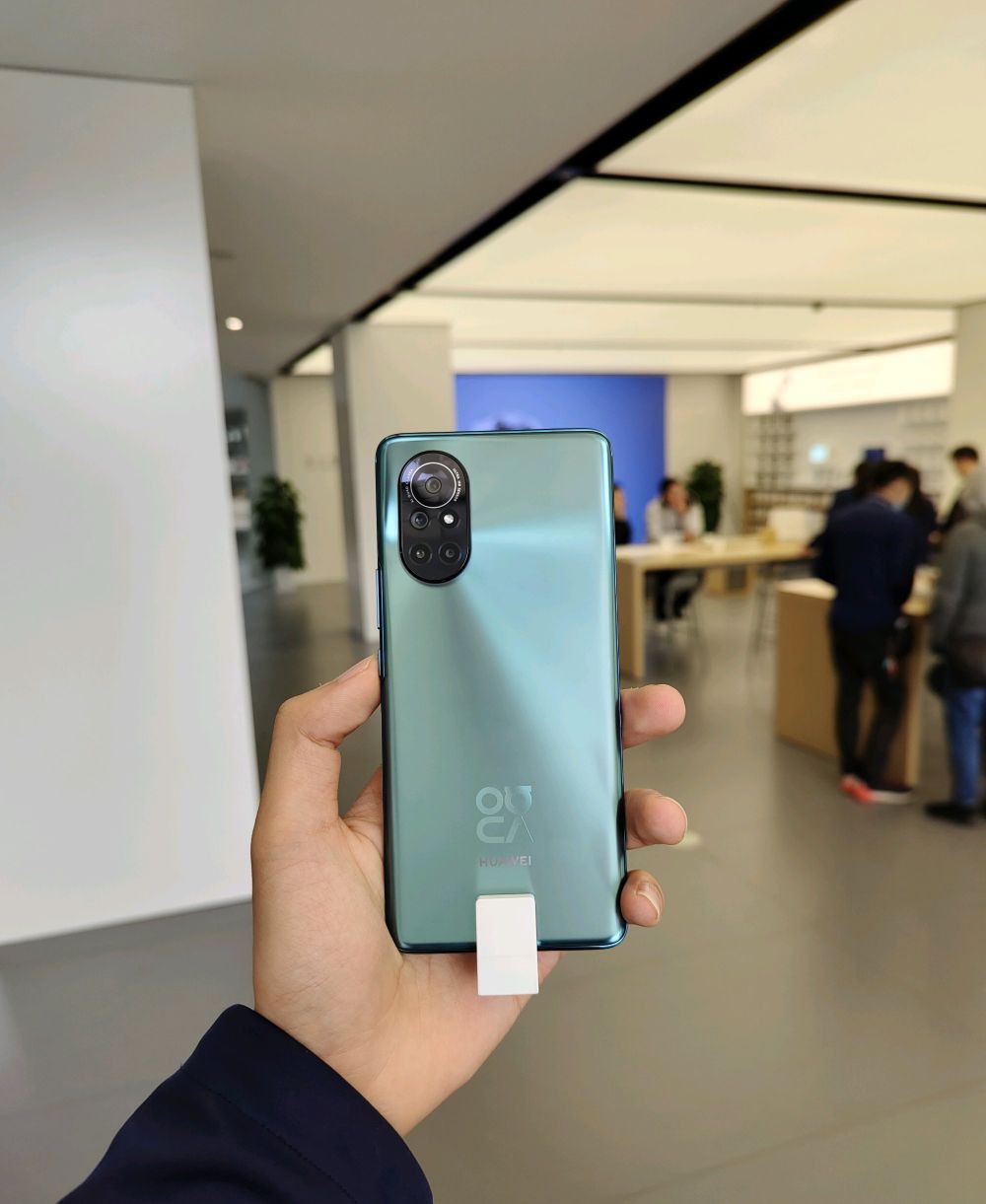 华为nova 8真机配置全曝光,66w 120hz 麒麟985,售价真香!