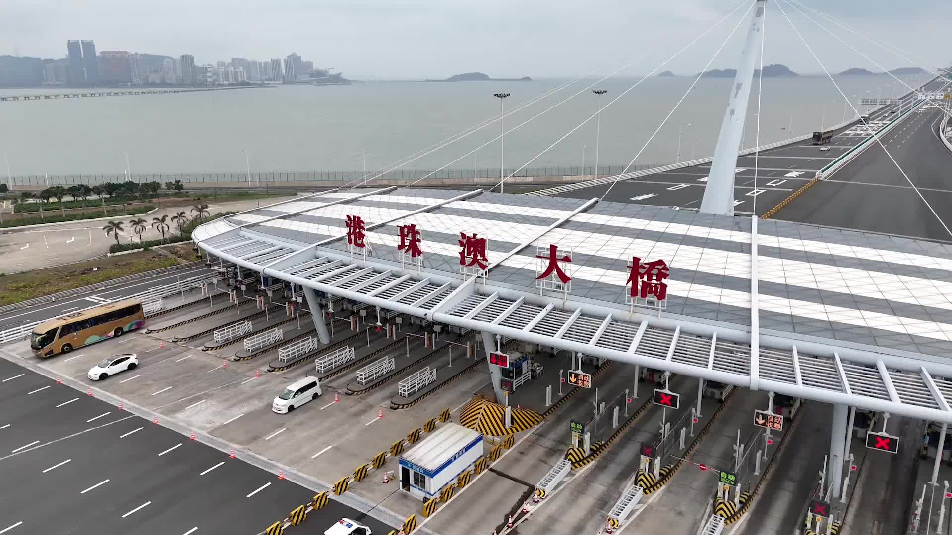 超100万人次!港珠澳大桥现"春运式"景象