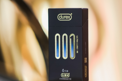 杜蕾斯001倍润装上市 跨界快闪联名周边引关注