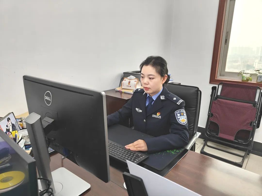 致敬女警年华流砂灼灼警花看看不一样的她