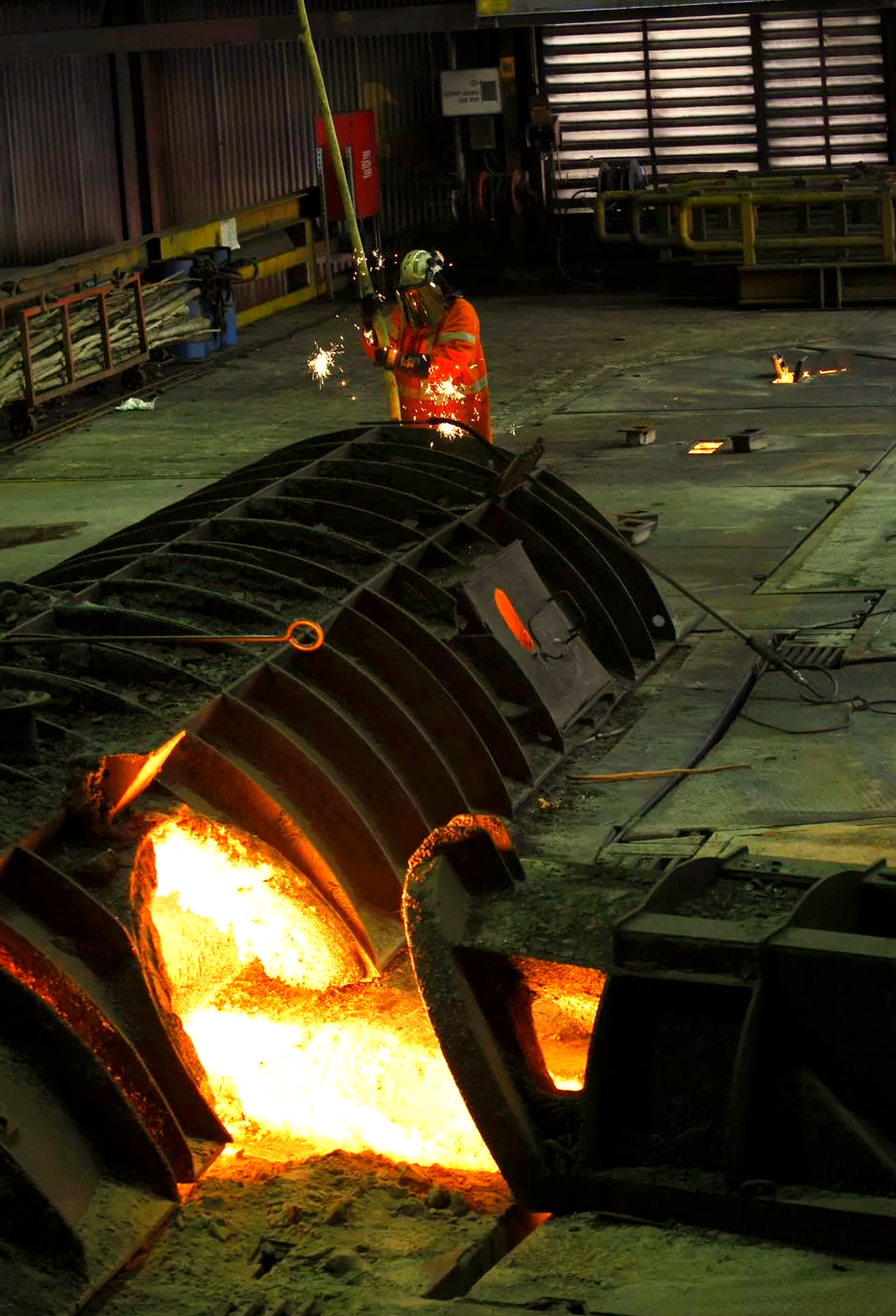 高炉炼铁的全貌:从炉前到控制室的惊人旅程