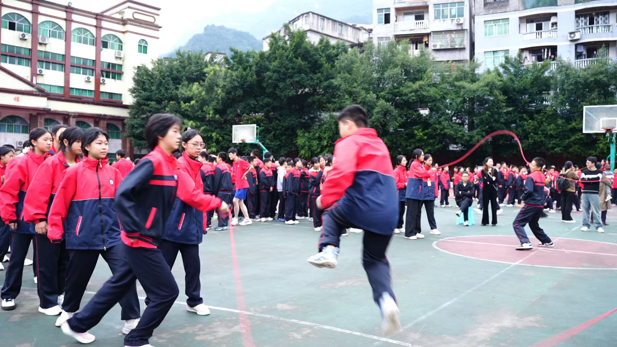 青春不落幕,重庆彭水三中学子以体育精神奔赴下一程山海
