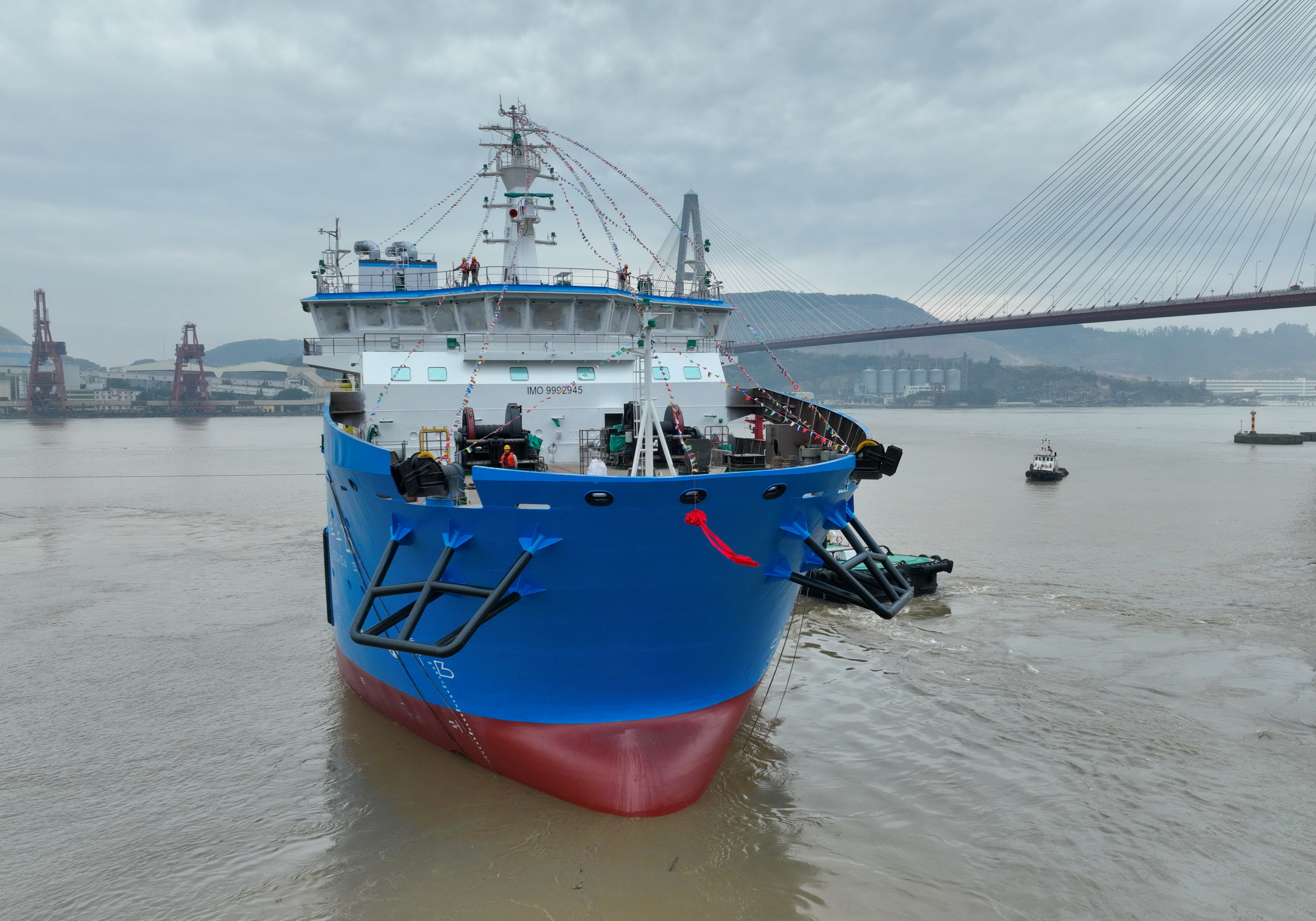 全电力驱动海上风电多功能运维母船在福州下水