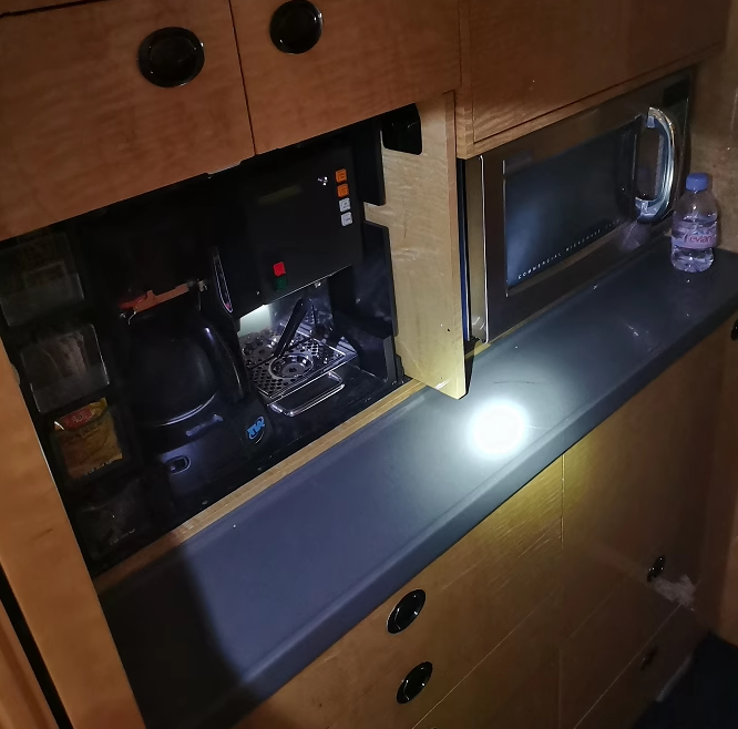 豪华公务机被拍卖:拖欠费用高达上千万元!