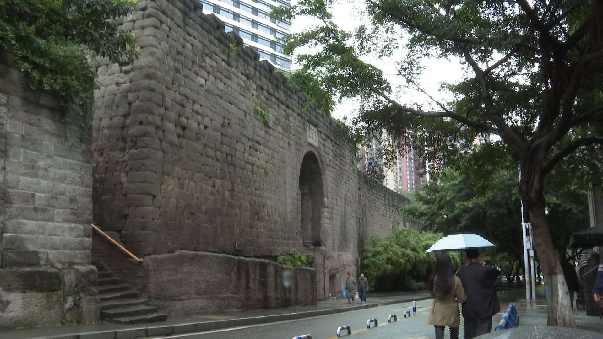 国庆中秋假期 通远门城墙遗址公园受游客青睐