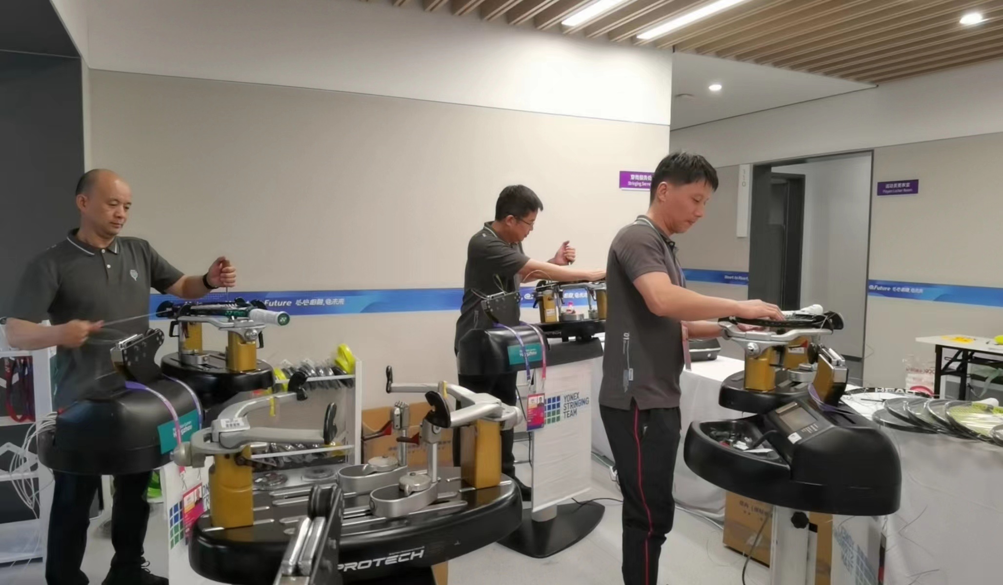 亚运网球拍穿线师:一天100个拍,穿到手废