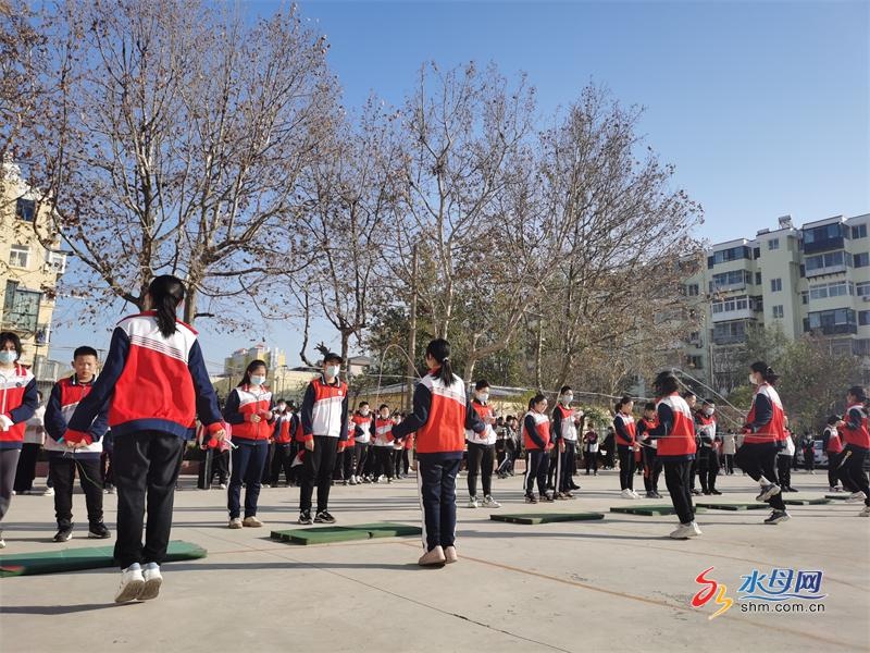 烟台八中举行第三届"我爱我校"艺体节之跳绳比赛