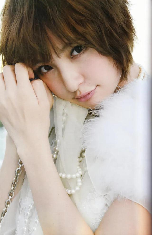 篠田麻里子的写真集yes and no鉴赏